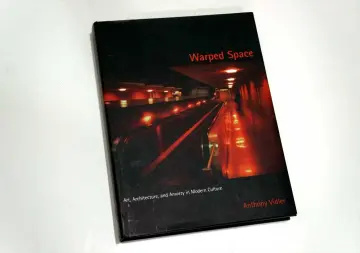Cover of Warped Space – Art,Architecture & Anxiety in Modern Culture