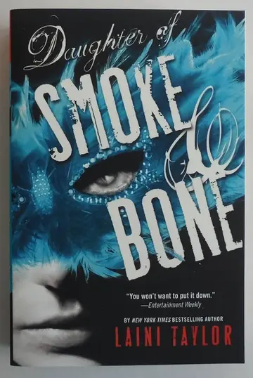 Cover of Daughter of Smoke & Bone
