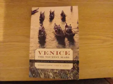 Cover of Venice, the Tourist Maze – A Cultural Critique of the World′s Most Touristed City