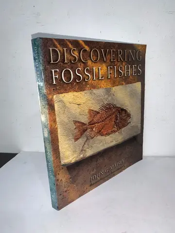 Cover of Discovering Fossil Fishes