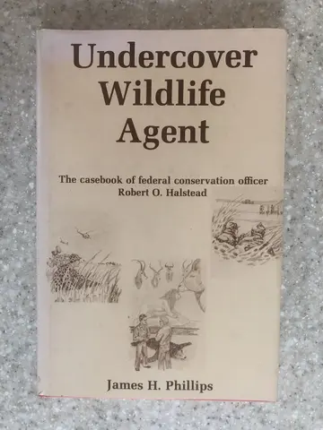 Cover of Undercover wildlife agent