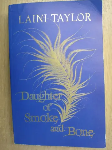 Cover of Daughter of Smoke and Bone