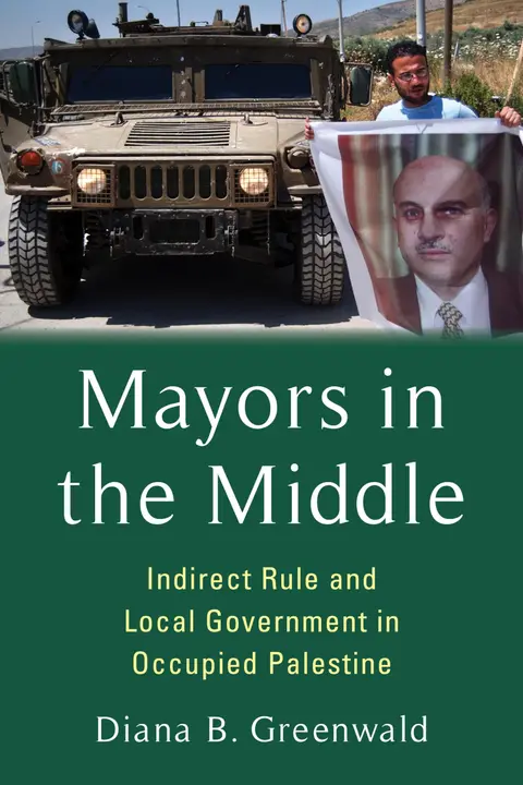 Cover of Mayors in the Middle