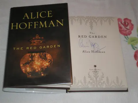 Cover of The Red Garden