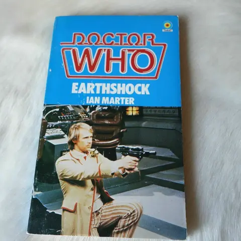 Cover of Doctor Who-Earthshock