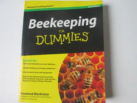 Cover of Beekeeping for Dummies