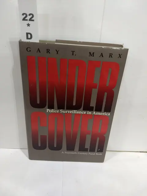 Cover of Undercover – Police Surveillance