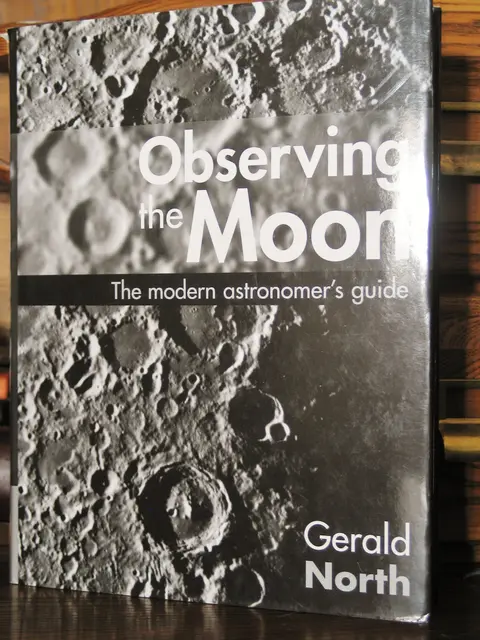 Cover of Observing the Moon