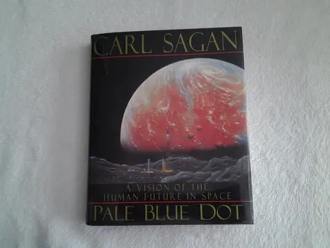 Cover of Pale Blue Dot
