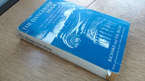 Cover of Dangerous Hour