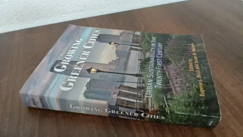 Cover of Growing Greener Cities