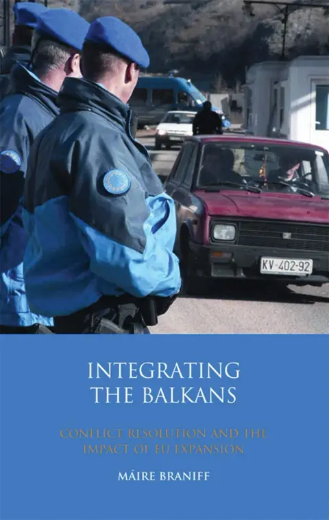 Cover of Integrating the Balkans